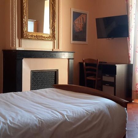 Lussan  Auberge Le Bistrot De Lussan מראה חיצוני תמונה