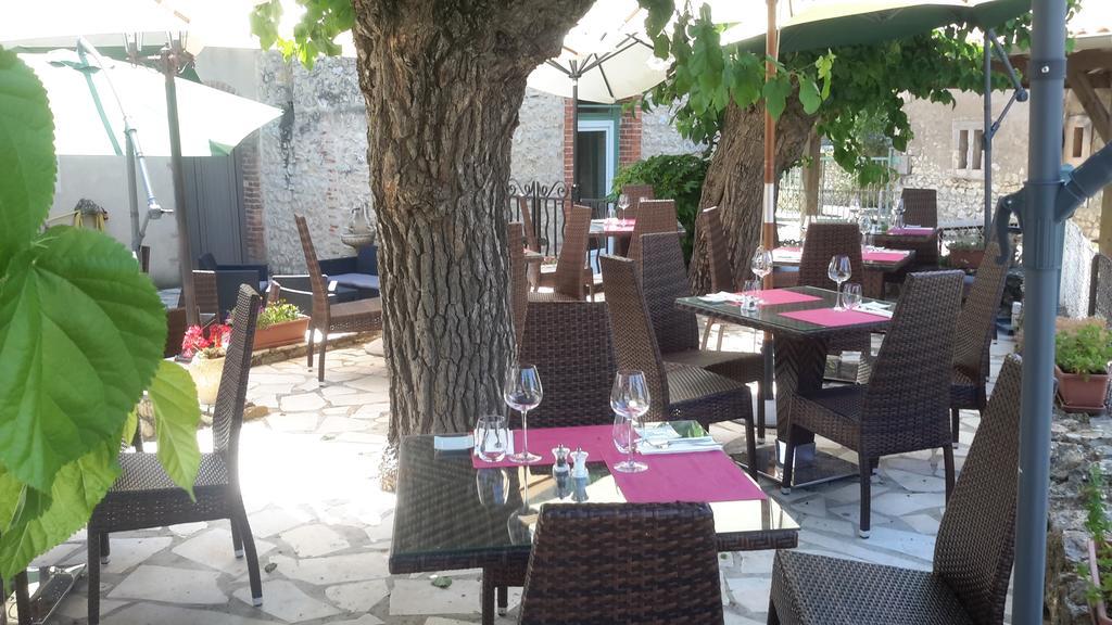 Lussan  Auberge Le Bistrot De Lussan מראה חיצוני תמונה