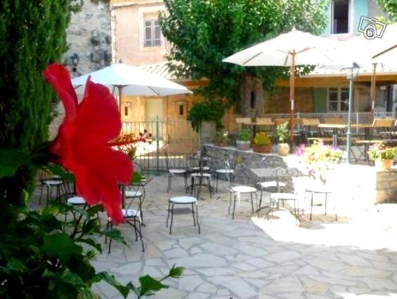 Lussan  Auberge Le Bistrot De Lussan מראה חיצוני תמונה